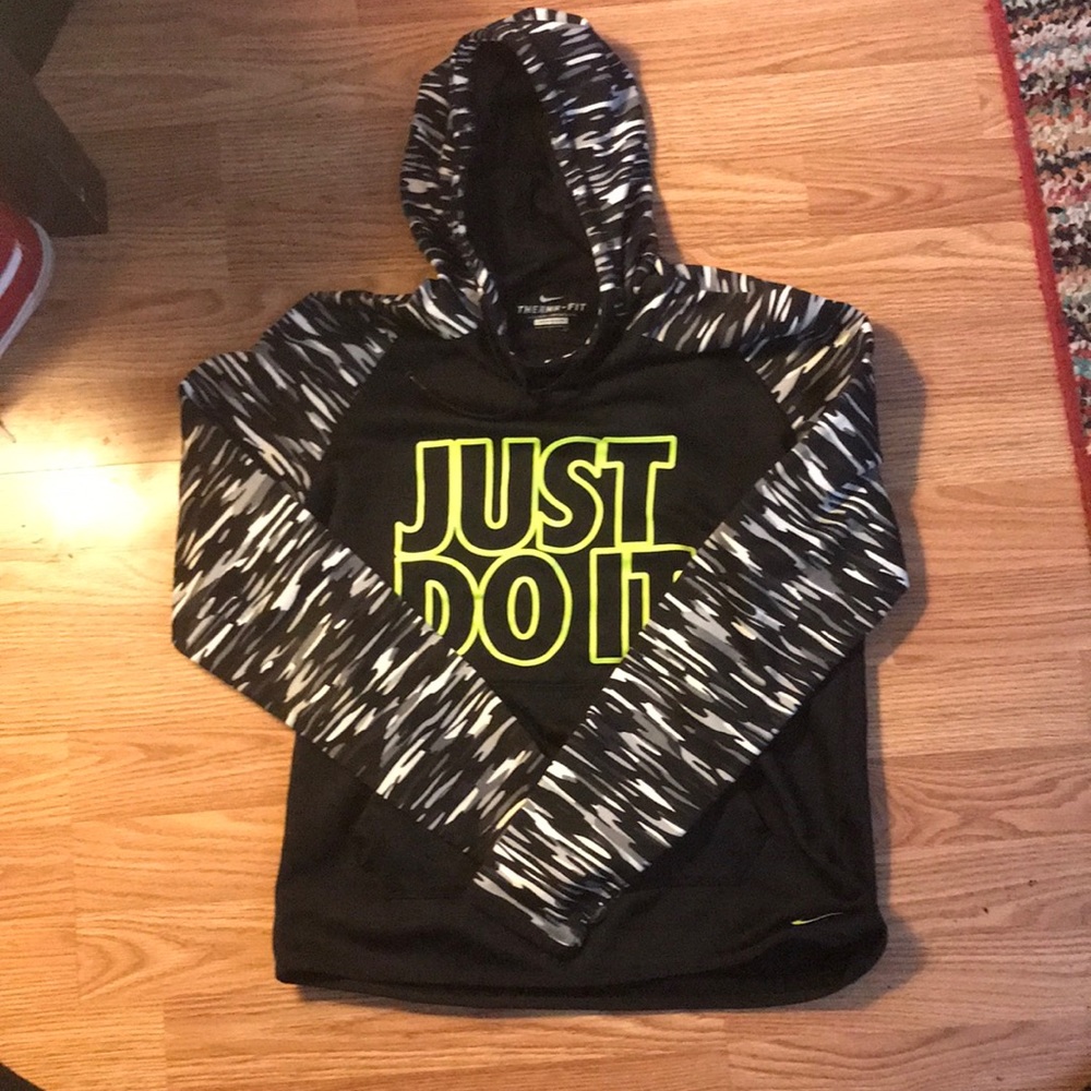 Nike pullover small